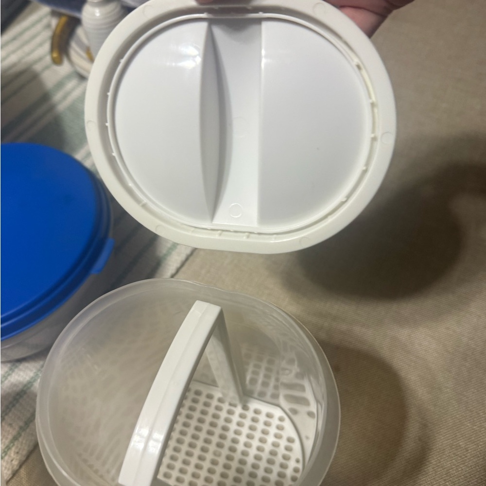 Assorted Food Storage Containers - Picture 12 of 13